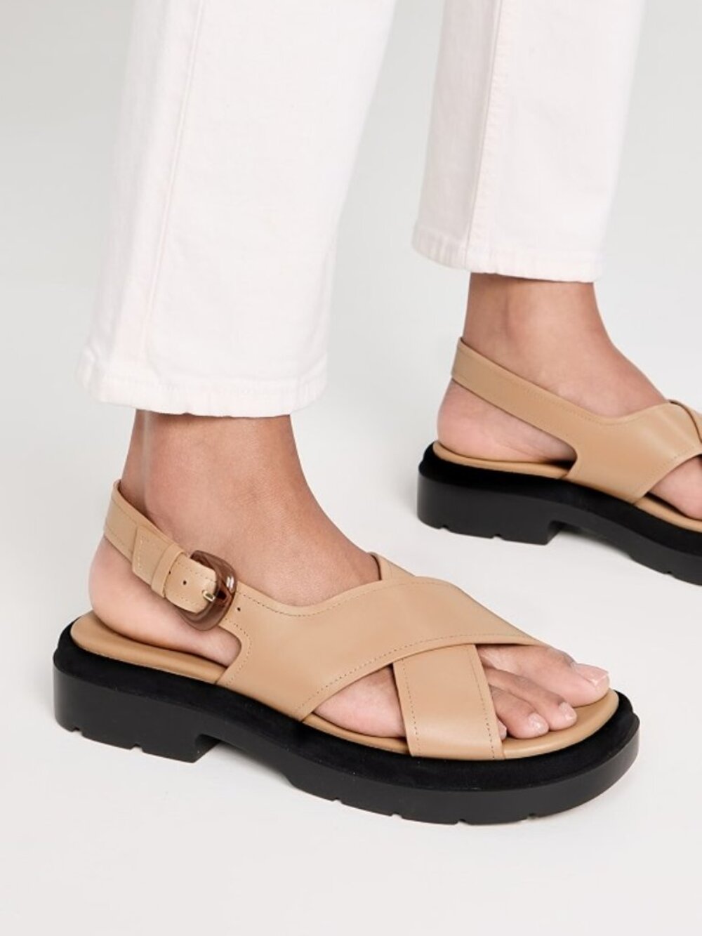 Vince Women's Helena Leather Flat Sandals Beige Dune Leather Lug Sole SZ 8 NEW